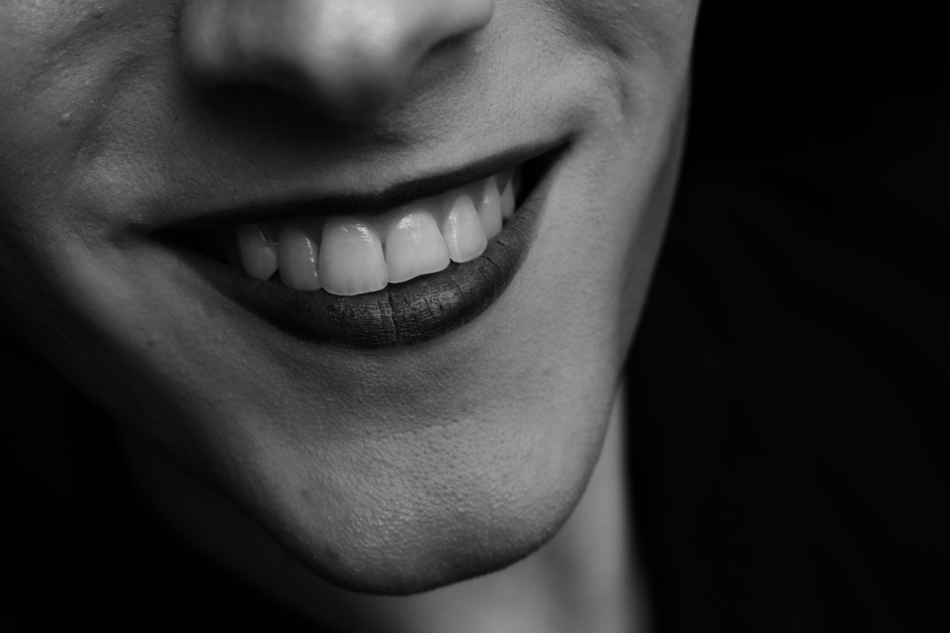 Natural Ways to Whiten Your Teeth at Home